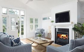 The Hamptons Beach House Near Dutchie'S Walk To Nelson Bay